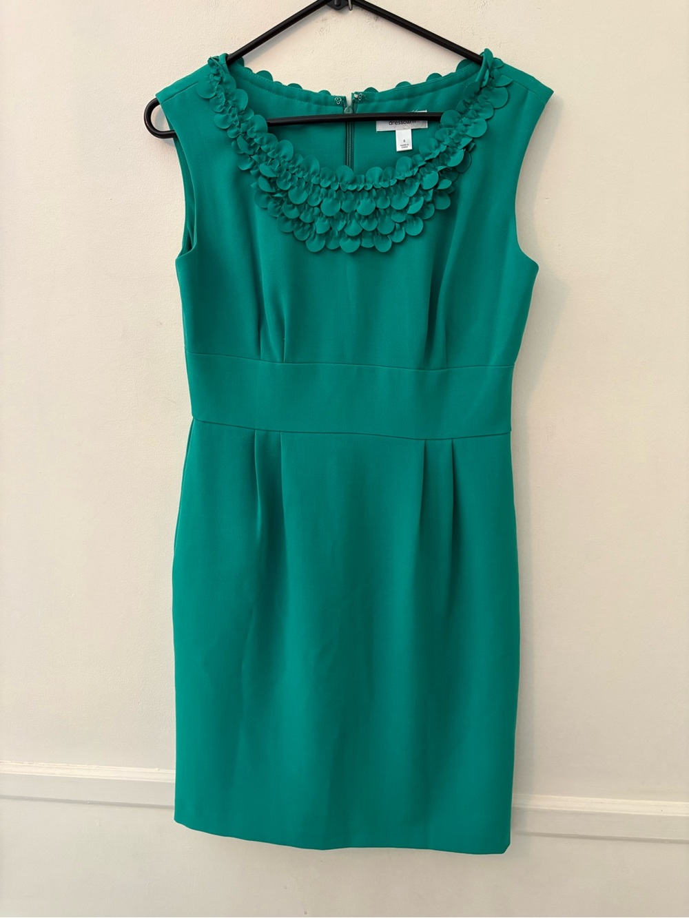 Dress Barn Women's Green Sheath Dress /Ruffle Neck- Knee Length-Sz 6